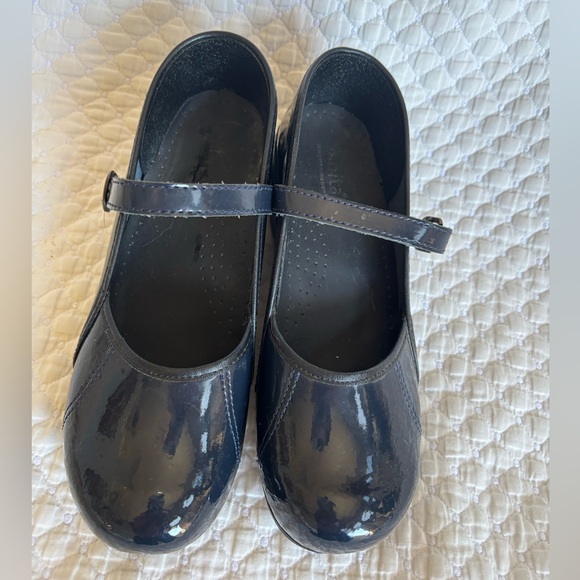 Sanita NWOB Blue Patent Leather Mary Jane Clogs - Picture 3 of 11